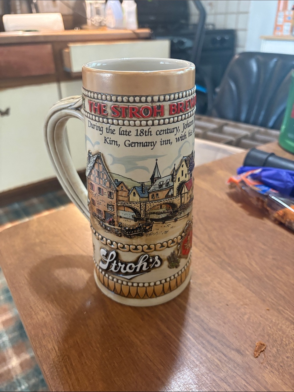 Stroh's Decorative Ceramic Beer Stein - Beige with Multicolor Scene - Picture 2 of 4